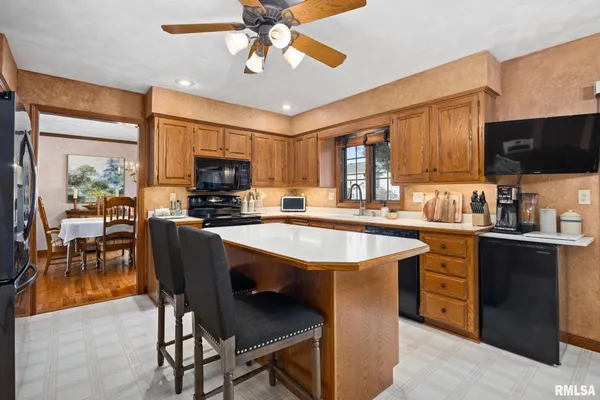 $455,000 | 121 Woodcrest Avenue, Morton, IL 61550