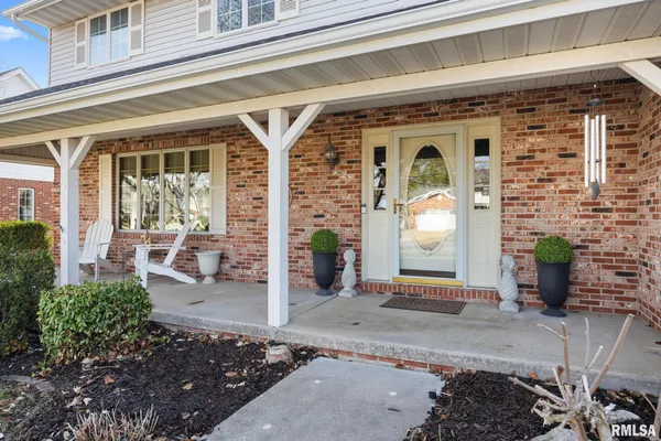 $455,000 | 121 Woodcrest Avenue, Morton, IL 61550
