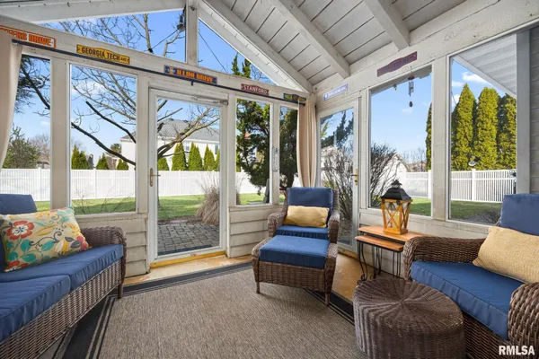 $455,000 | 121 Woodcrest Avenue, Morton, IL 61550