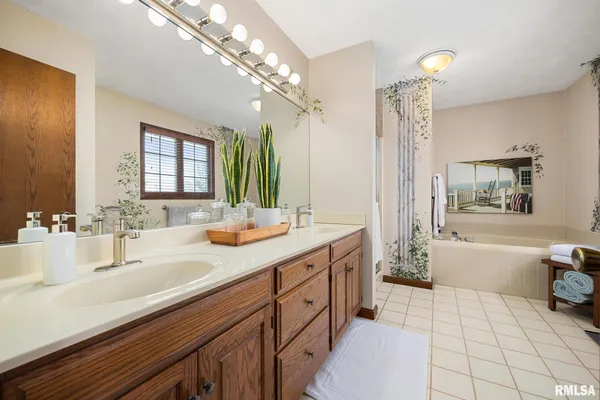 $455,000 | 121 Woodcrest Avenue, Morton, IL 61550