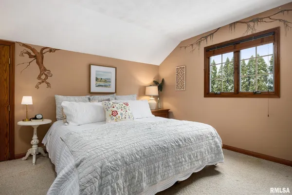 $455,000 | 121 Woodcrest Avenue, Morton, IL 61550