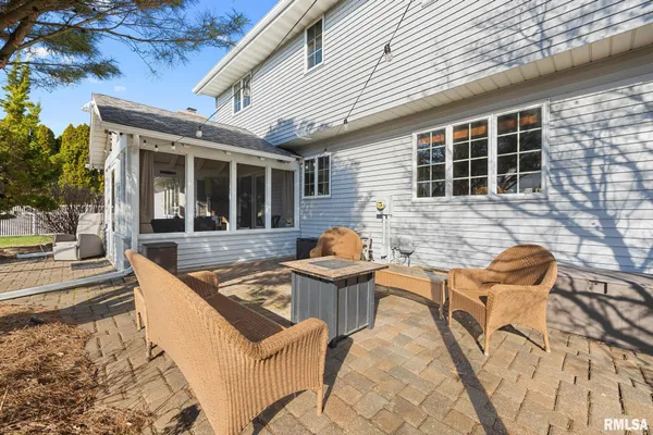 $455,000 | 121 Woodcrest Avenue, Morton, IL 61550