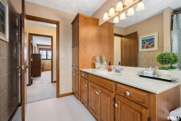 $455,000 | 121 Woodcrest Avenue, Morton, IL 61550