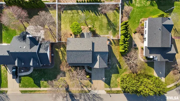 $455,000 | 121 Woodcrest Avenue, Morton, IL 61550