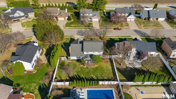 $455,000 | 121 Woodcrest Avenue, Morton, IL 61550