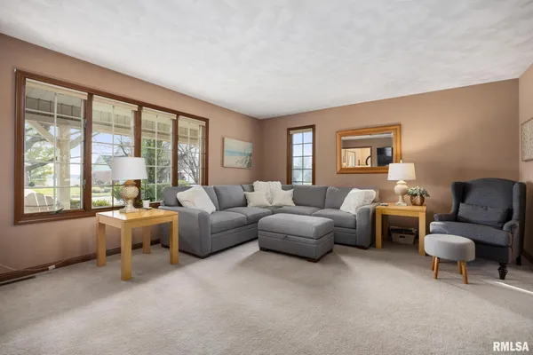 $455,000 | 121 Woodcrest Avenue, Morton, IL 61550