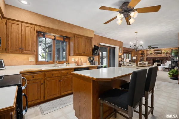 $455,000 | 121 Woodcrest Avenue, Morton, IL 61550