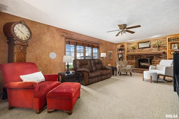 $455,000 | 121 Woodcrest Avenue, Morton, IL 61550
