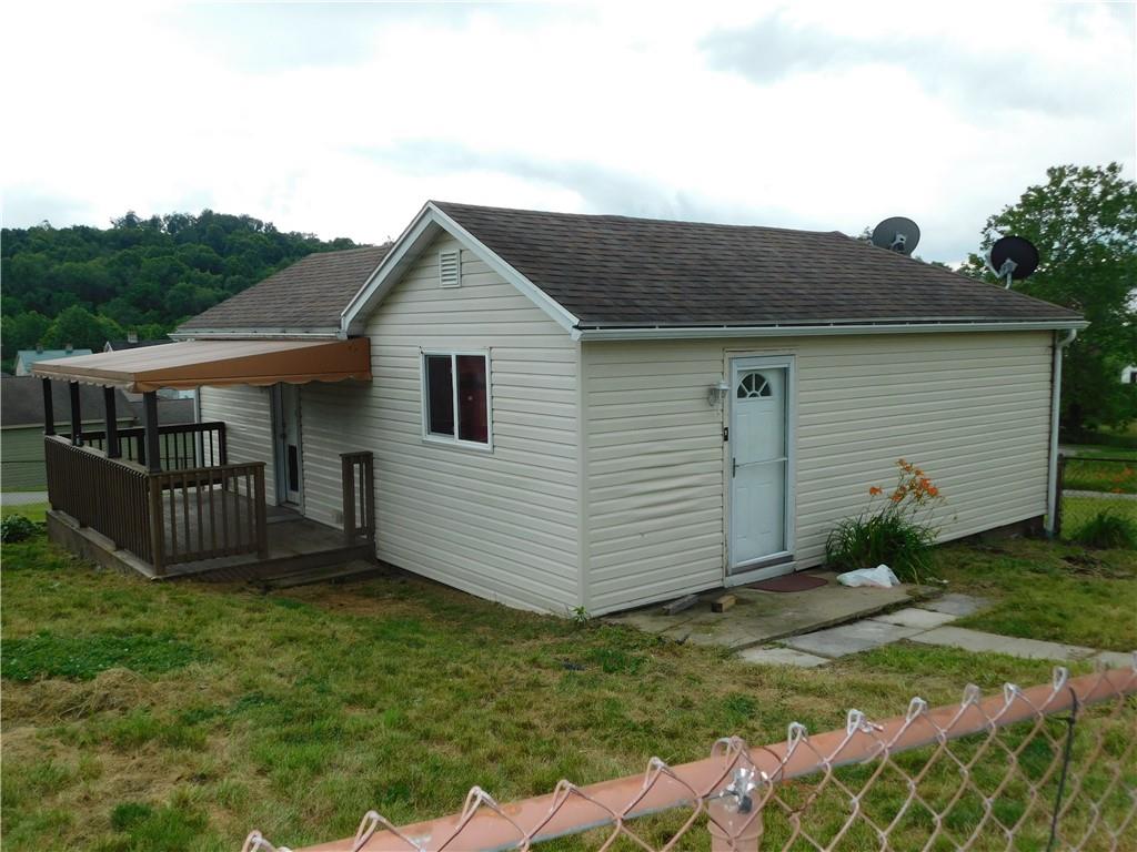 27 Community Avenue Uniontown, PA 15401 - Photo 3 of 24