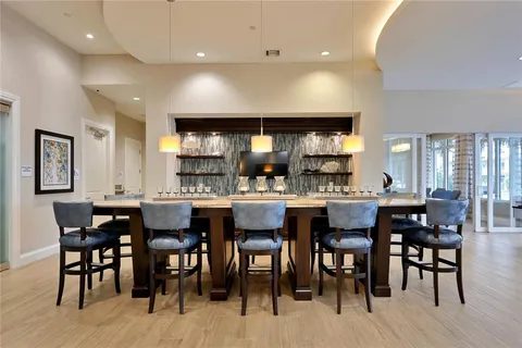 $1,100,000 | 1325 Snell Isle Boulevard Northeast, Unit 711, St. Petersburg, FL 33704