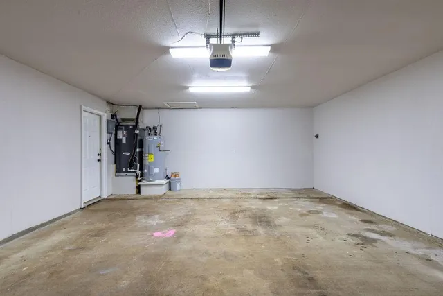 a view of empty room with ceiling fan