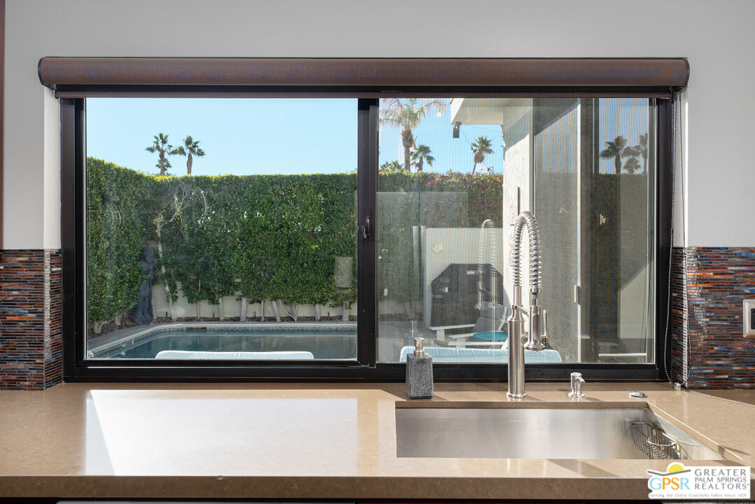 130 West Racquet Club Road, Unit 401 Palm Springs, CA 92262 - Photo 12 of 27 Gallery Image 12