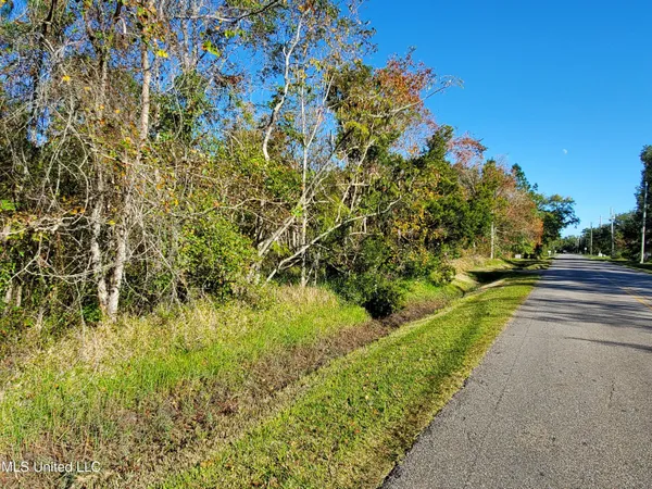 $24,000 | 3098 Washington Street, Bay St. Louis, MS 39520