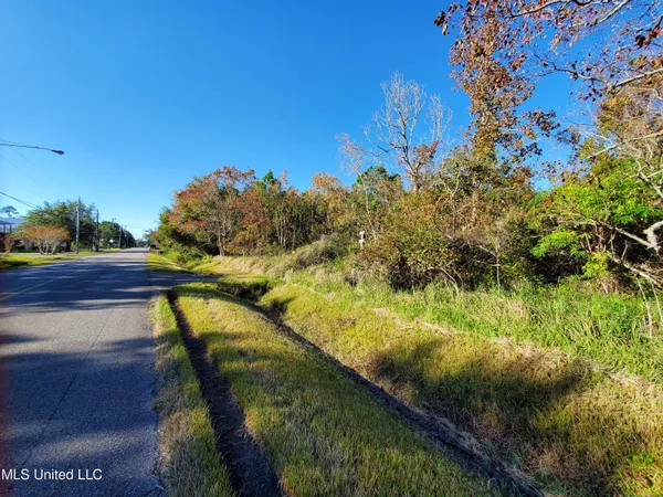 $24,000 | 3098 Washington Street, Bay St. Louis, MS 39520