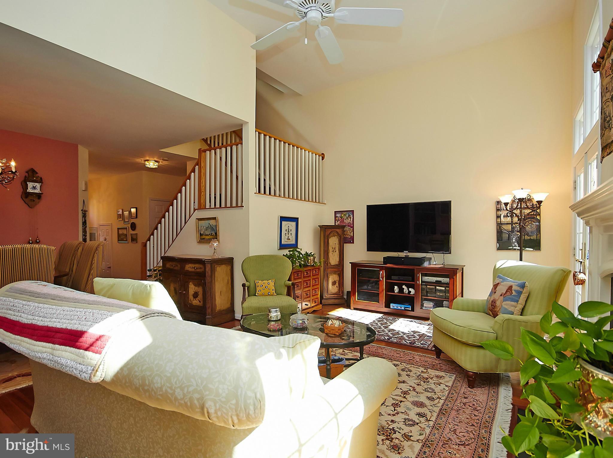 1259 Weatherstone Court Reston, VA 20194 - Photo 4 of 30 Living Room