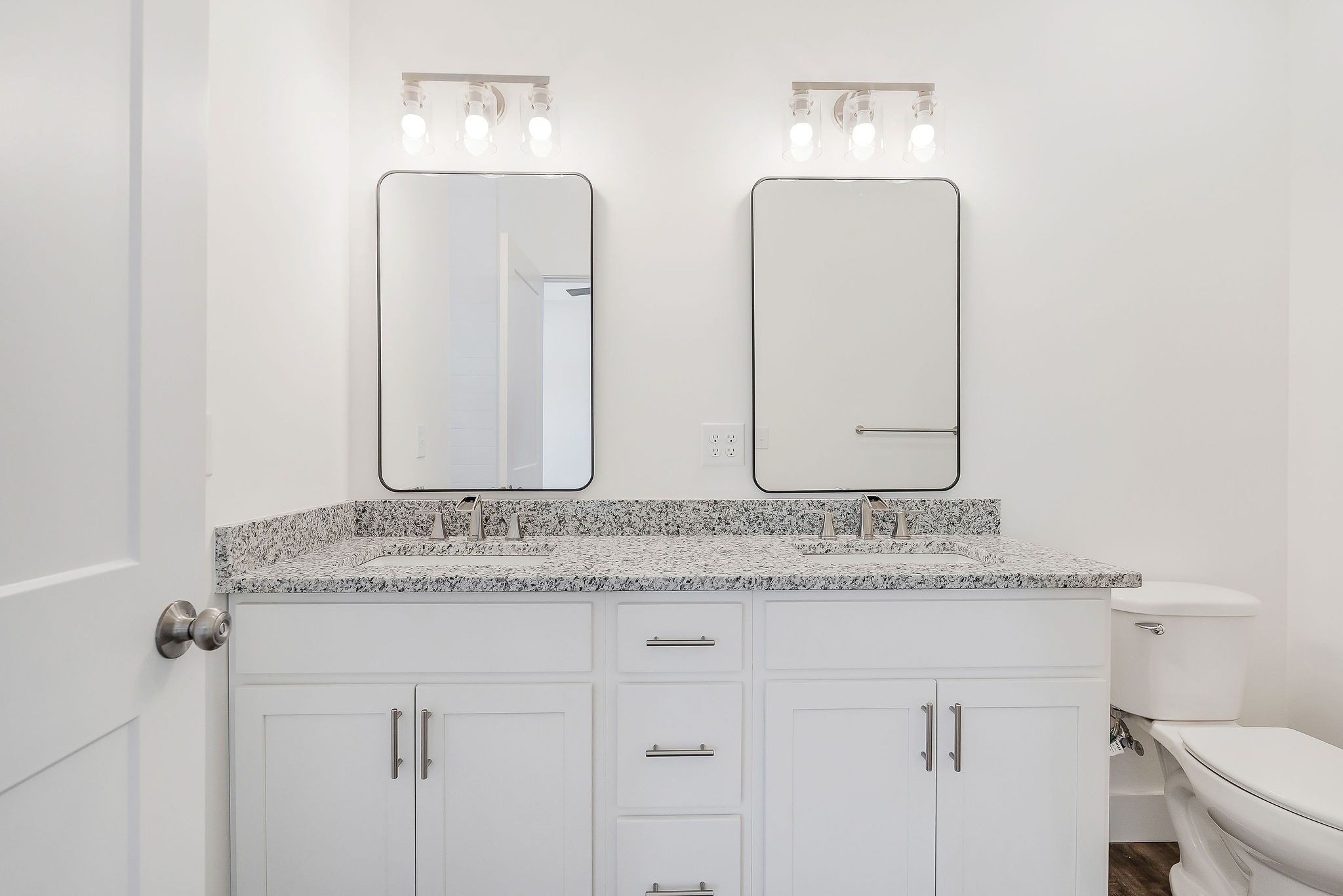 172 Johnson Chapel Road Sparta, TN 38583 - Photo 20 of 38 a bathroom with double sink and a mirror