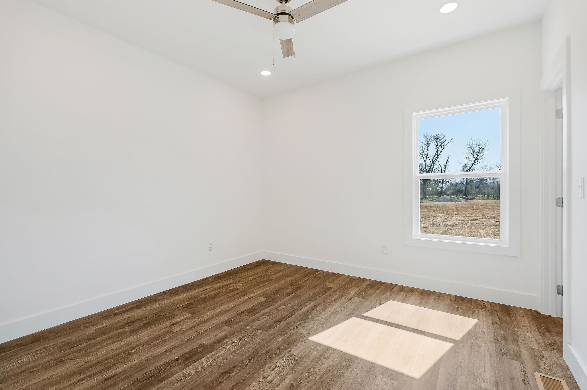 172 Johnson Chapel Road Sparta, TN 38583 - Photo 31 of 38 an empty room with a workspace and a window