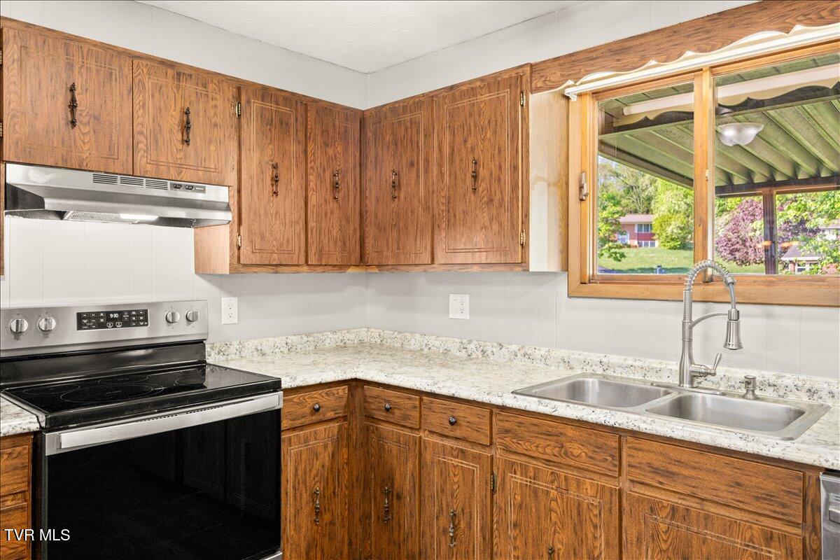 263 Fain Road Blountville, TN 37617 - Photo 20 of 51 12-128A3429