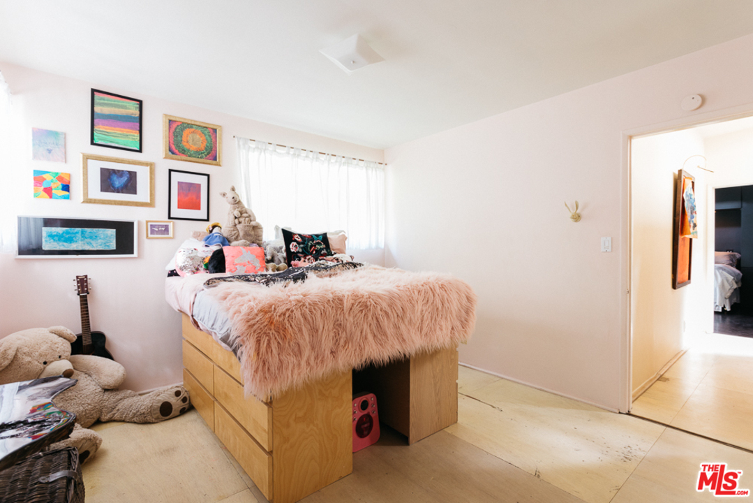 9007 Wonderland Park Avenue Los Angeles, CA 90046 - Photo 11 of 21