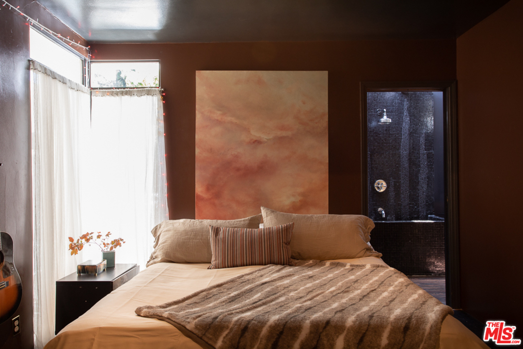 9007 Wonderland Park Avenue Los Angeles, CA 90046 - Photo 12 of 21