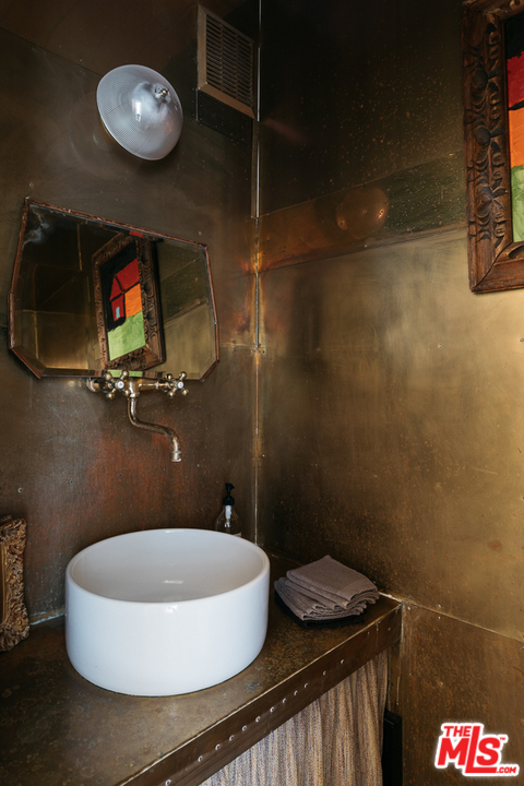 9007 Wonderland Park Avenue Los Angeles, CA 90046 - Photo 15 of 21