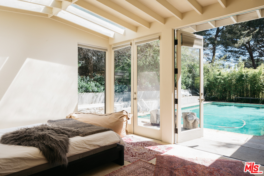 9007 Wonderland Park Avenue Los Angeles, CA 90046 - Photo 20 of 21