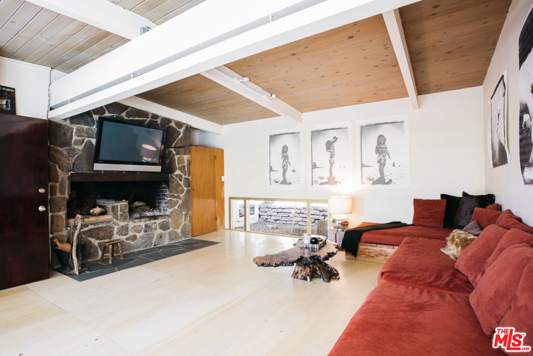 9007 Wonderland Park Avenue Los Angeles, CA 90046 - Photo 4 of 21