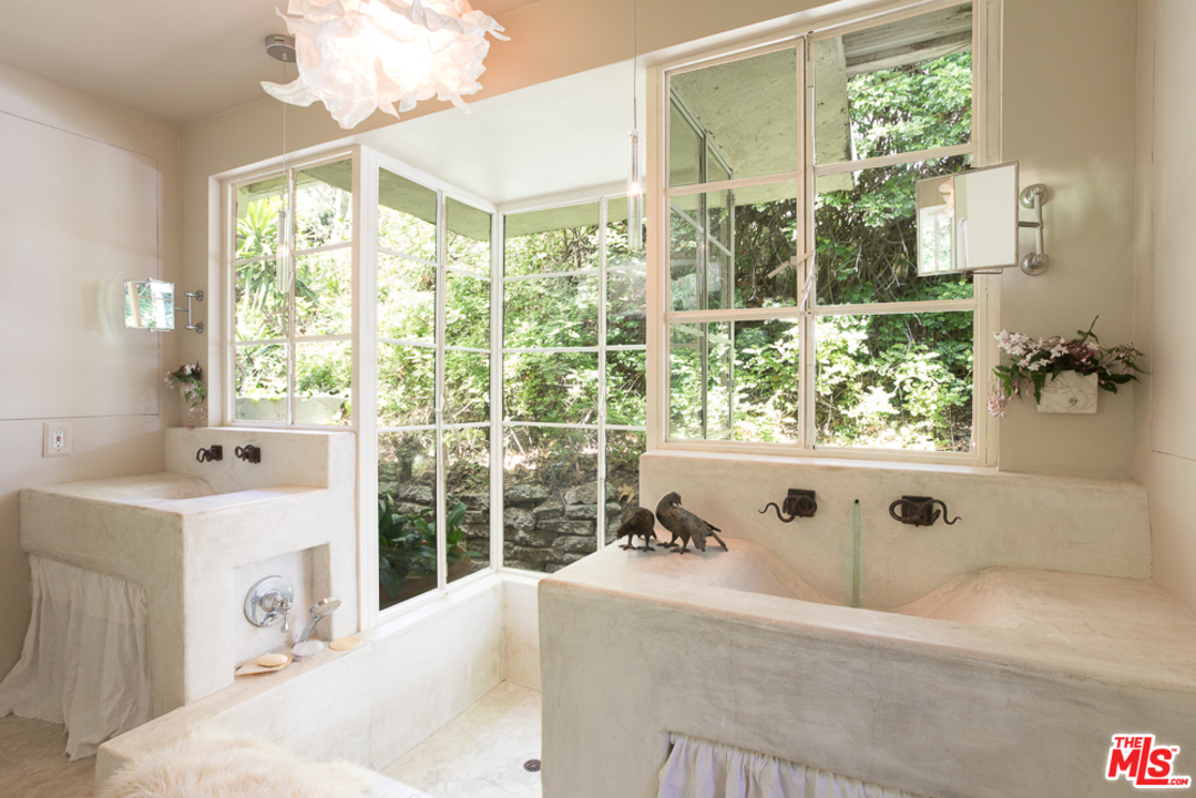 9007 Wonderland Park Avenue Los Angeles, CA 90046 - Photo 10 of 21