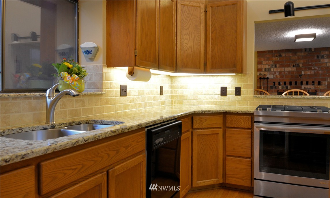 14111 148th Place Southeast Renton, WA 98059 - Photo 9 of 25 Gallery Image 9