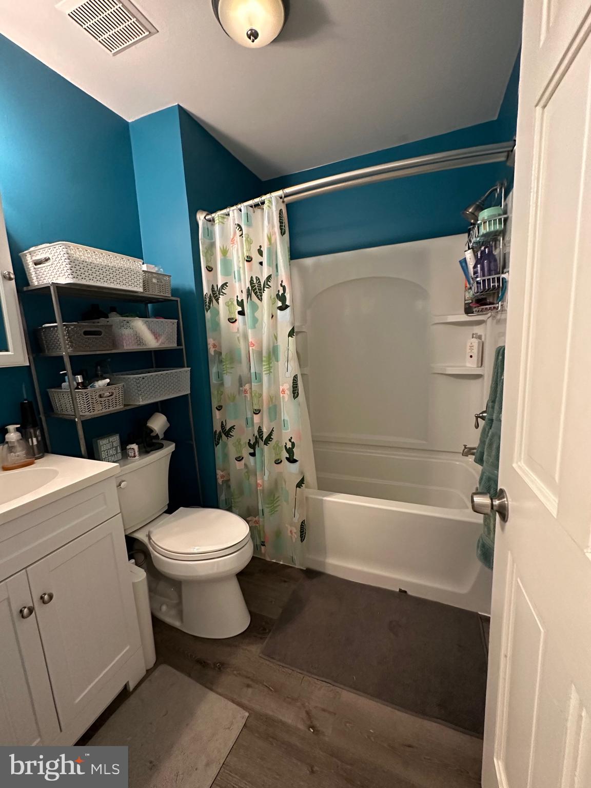 2902 State Hill Road, Unit E1 Reading, PA 19610 - Photo 26 of 39 Full bathroom on 2nd floor