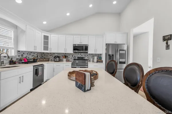 $749,990 | 19 Summit Place, Farmingville, NY 11784