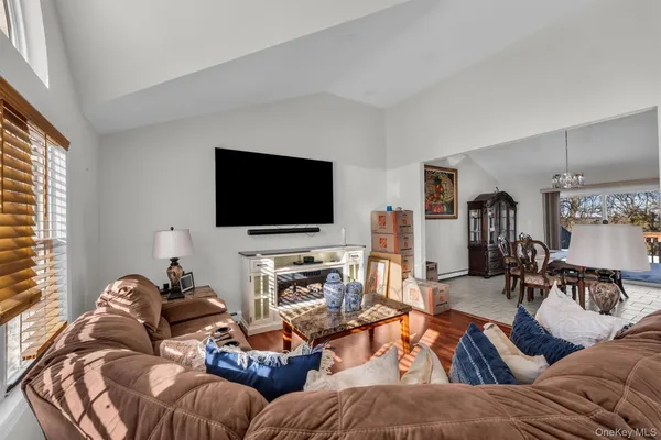 $749,990 | 19 Summit Place, Farmingville, NY 11784