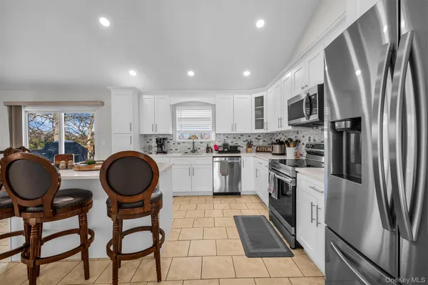 $749,990 | 19 Summit Place, Farmingville, NY 11784