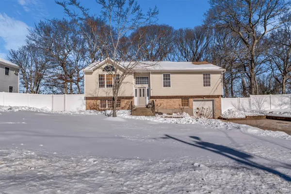 $749,990 | 19 Summit Place, Farmingville, NY 11784