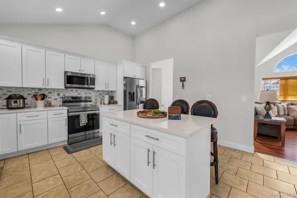 $749,990 | 19 Summit Place, Farmingville, NY 11784