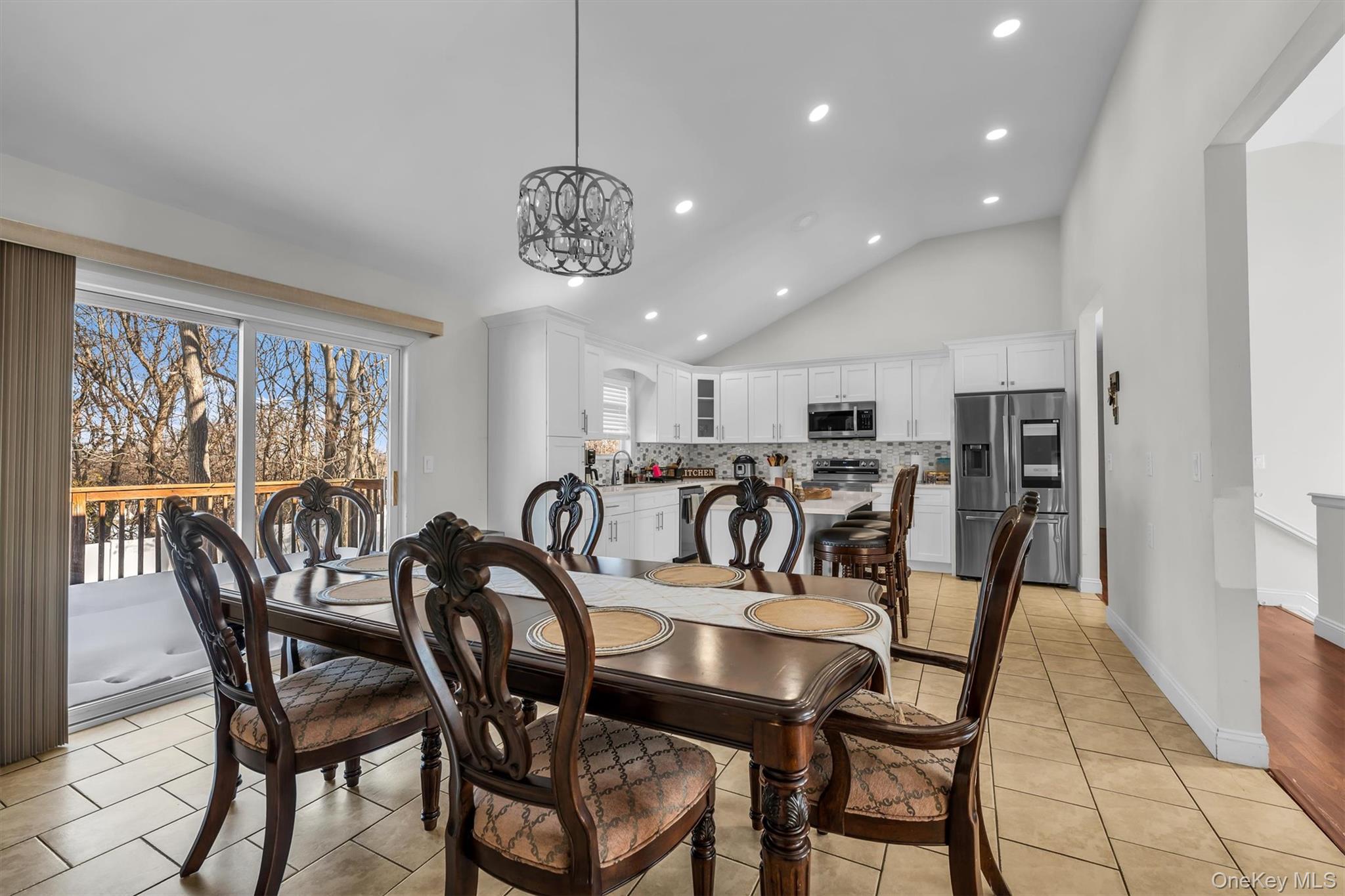 19 Summit Place Farmingville, NY 11784 - Photo 8 of 37