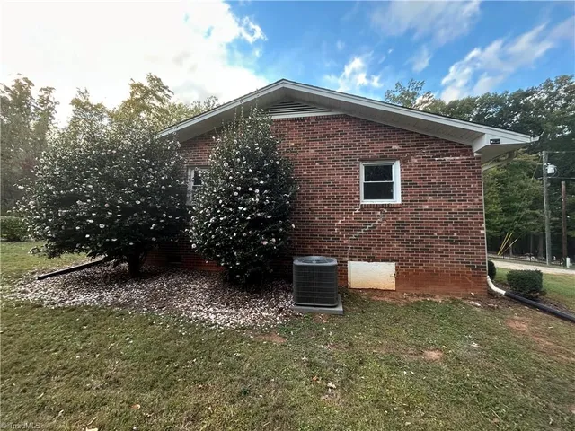 $229,900 | 240 Oakcrest Drive, Madison, NC 27025