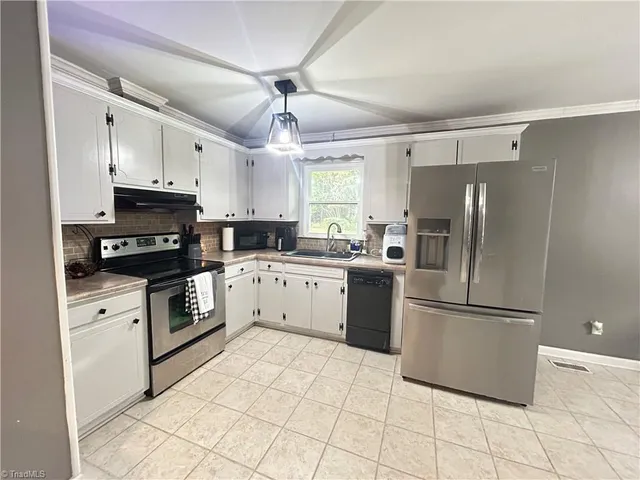 $229,900 | 240 Oakcrest Drive, Madison, NC 27025