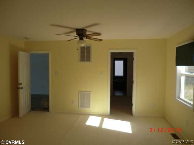8445 Hicks Island Road Lanexa, VA 23089 - Photo 5 of 10 Interior Space/Layout