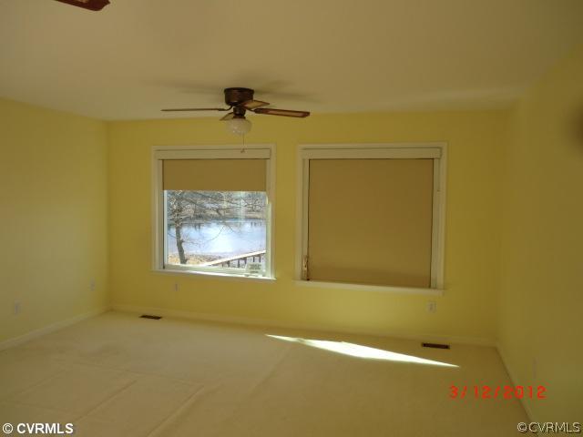 8445 Hicks Island Road Lanexa, VA 23089 - Photo 8 of 10 Interior Space/Layout