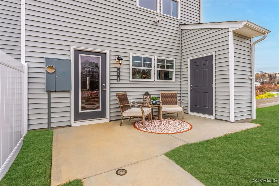 233 Greenpark Road Sandston, VA 23150 - Photo 20 of 30 a house view with a sitting space and garden view