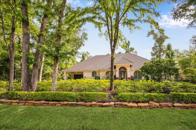$1,599,000 | 30 Halfmoon Court, The Woodlands, TX 77380