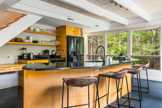 $675,000 | 27 Eagle Drive, Grantham, NH 03753