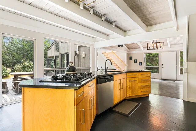 $675,000 | 27 Eagle Drive, Grantham, NH 03753