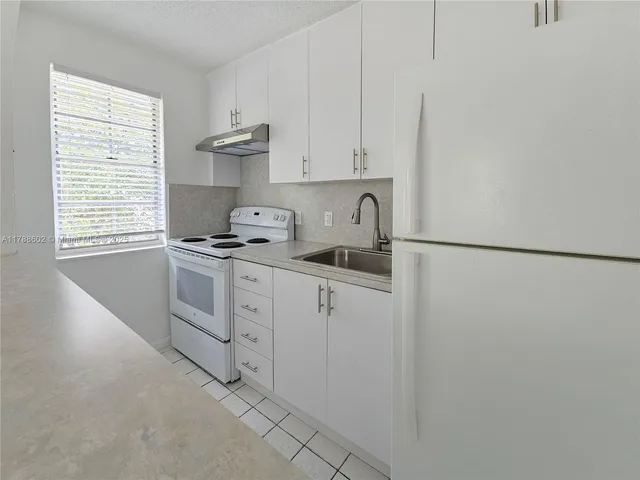 $2,050 | 6617 Southwest 10th Street, Unit 5, West Miami, FL 33144