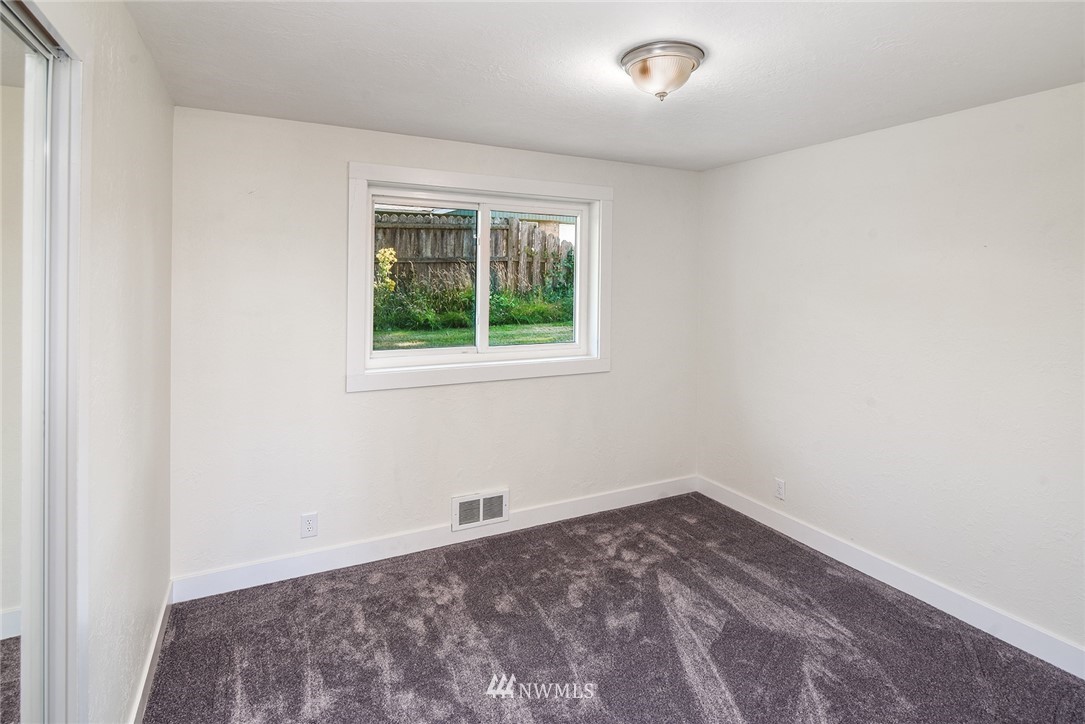 23740 Seatter Road Northeast Kingston, WA 98346 - Photo 28 of 38 Gallery Image 28