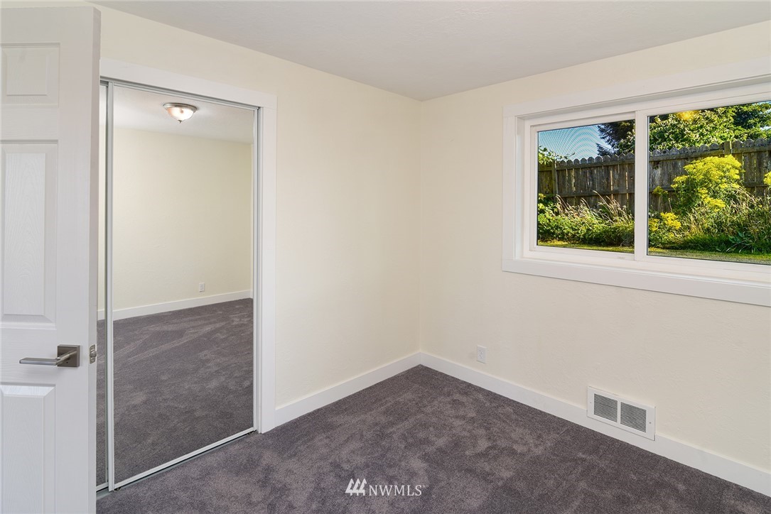 23740 Seatter Road Northeast Kingston, WA 98346 - Photo 29 of 38 Gallery Image 29