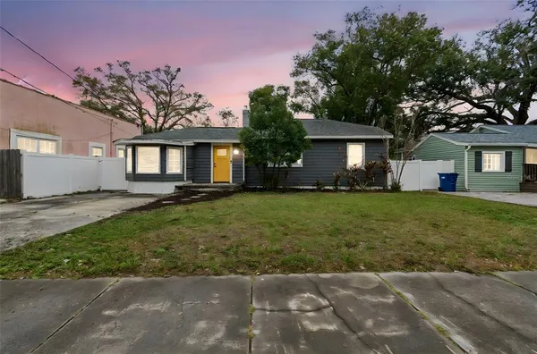 $2,800 | 1206 East Crenshaw Street, Tampa, FL 33604