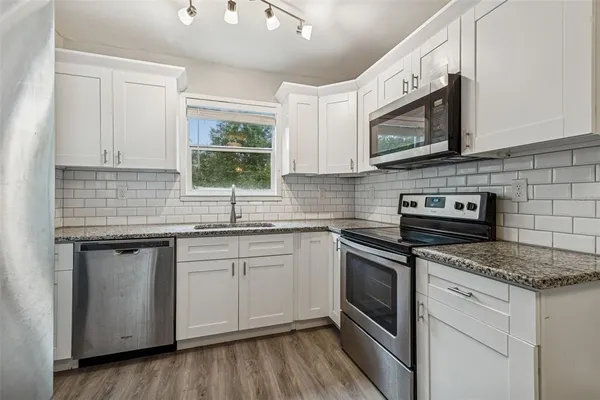 $2,800 | 1206 East Crenshaw Street, Tampa, FL 33604