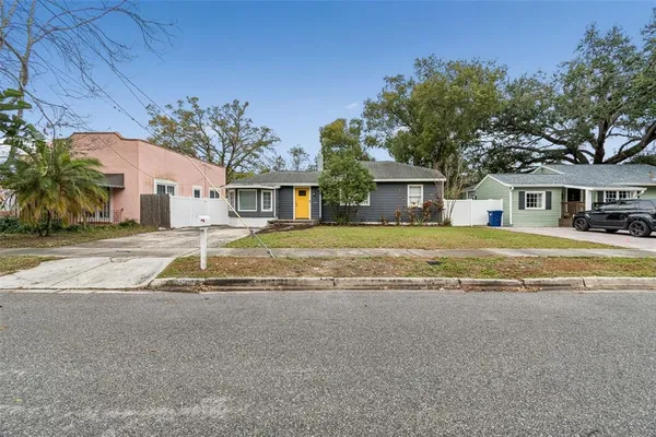 $2,800 | 1206 East Crenshaw Street, Tampa, FL 33604